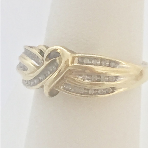 NWT 1/3 ctw, 10kt yellow gold diamond ring - Picture 3 of 3